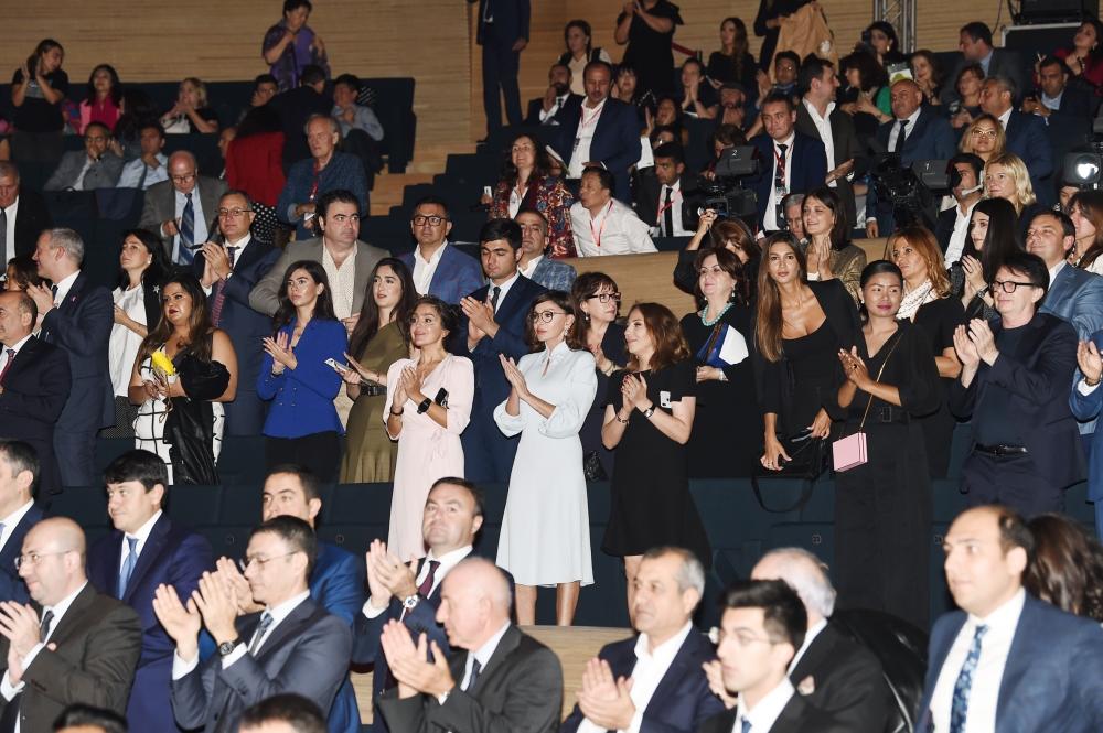 Первый вице-президент Мехрибан Алиева приняла участие в церемонии закрытия II Фестиваля поэзии, искусства и духовности - Насими
