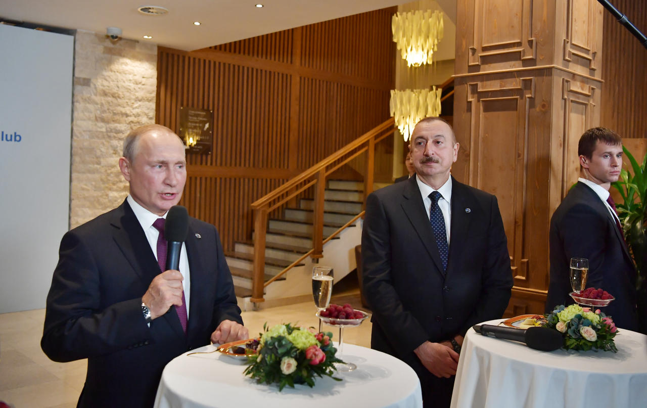 Президент Ильхам Алиев принял участие в неформальной встрече с участниками 16-го ежегодного заседания Международного дискуссионного клуба «Валдай»