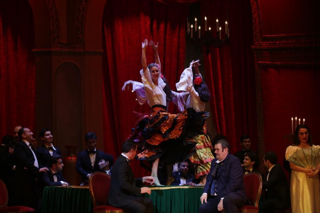 Звезды оперы Азербайджана и Кыргызстана покорили публику проникновенным показом "Травиаты"