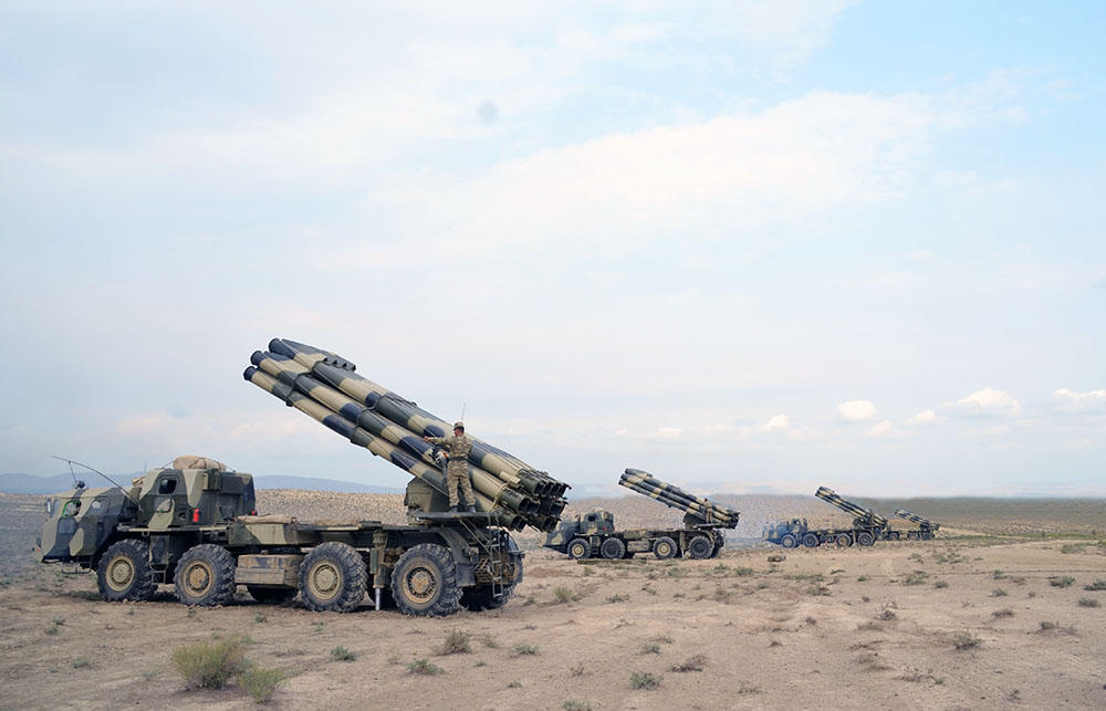 Учения ракетных и артиллерийских подразделений ВС Азербайджана