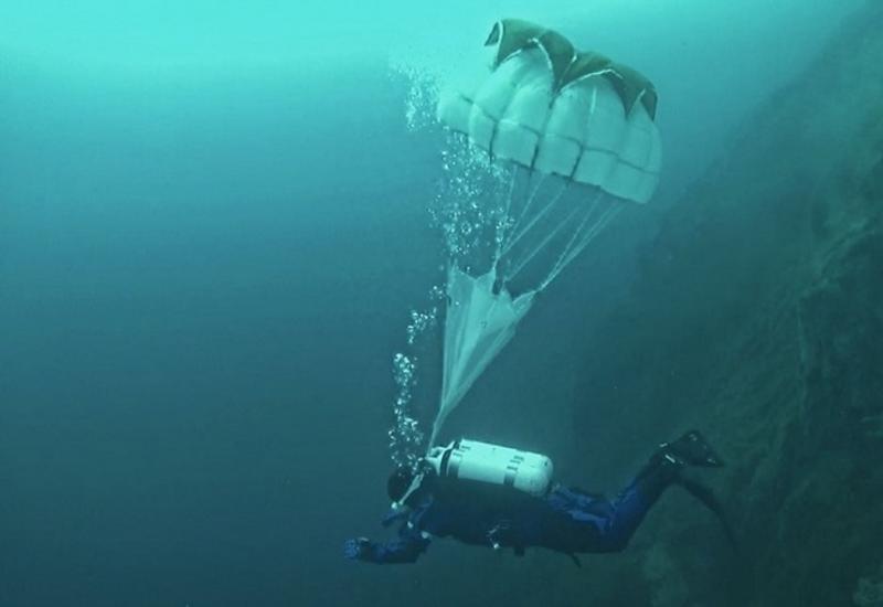 Для чего водолазы и подводники используют парашюты в морской пучине