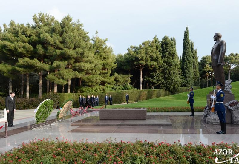 Премьер-министр Грузии посетил могилу великого лидера Гейдара Алиева и Шехидляр хиябаны