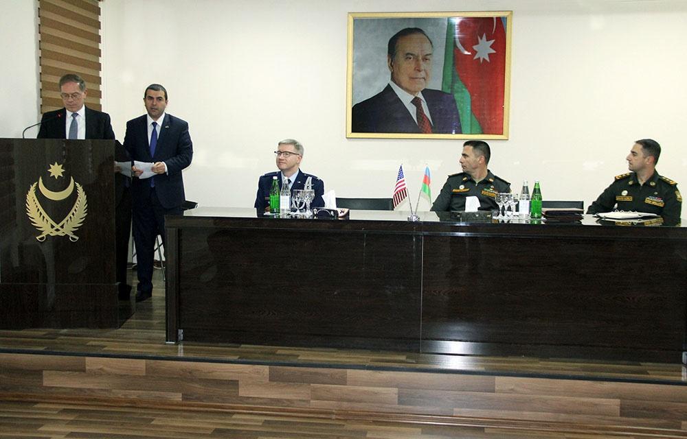 Посол США встретился с азербайджанскими военнослужащими