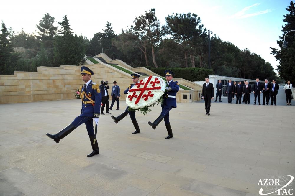 Премьер-министр Грузии посетил могилу великого лидера Гейдара Алиева и Шехидляр хиябаны