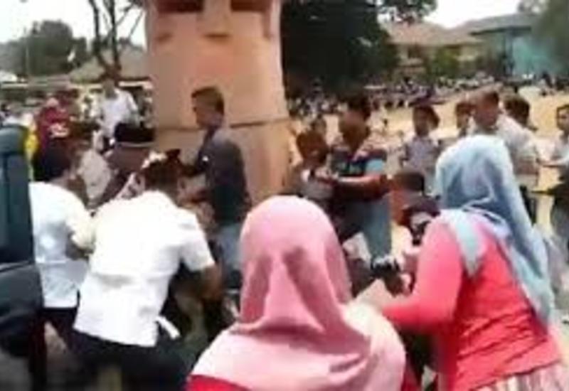 Преступник напал с ножом на министра безопасности в Индонезии