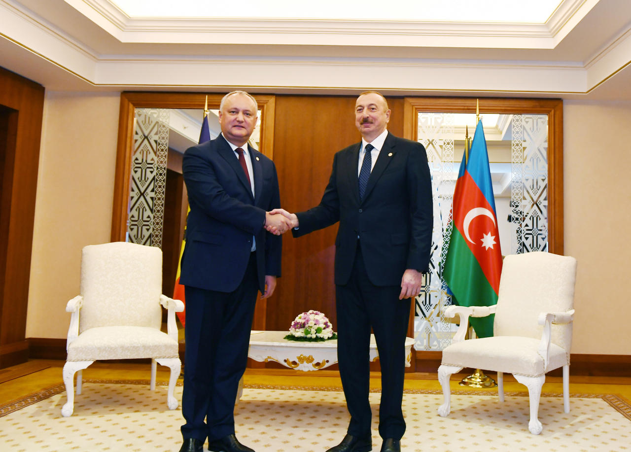 Президент Ильхам Алиев встретился в Ашгабаде с Президентом Молдовы Игорем Додоном