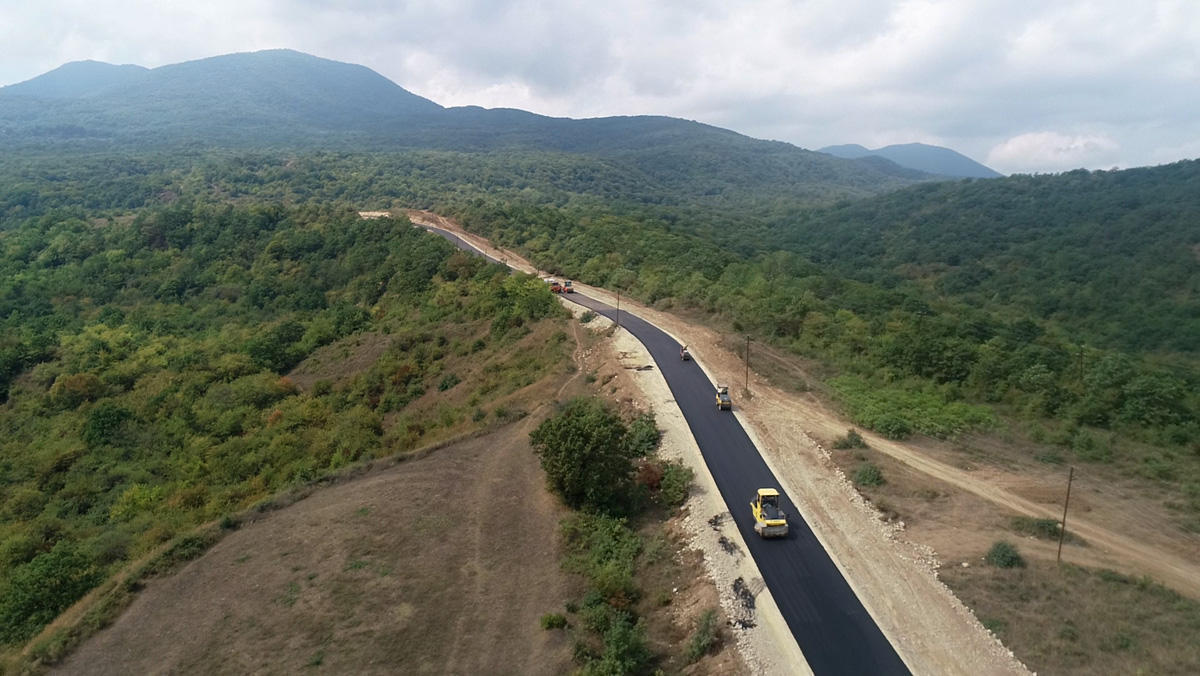 В Азербайджане ремонтируется эта дорога
