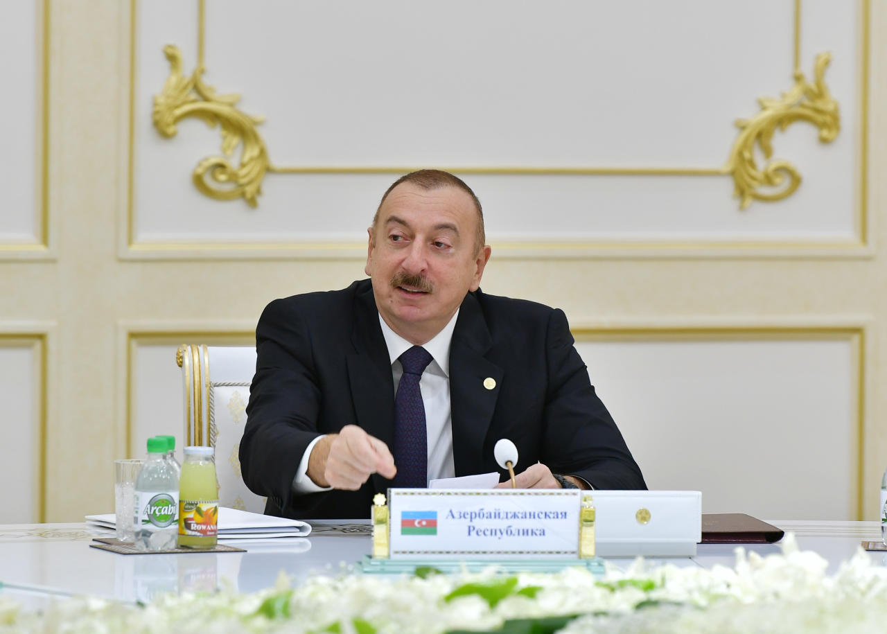 Президент Ильхам Алиев принял участие в заседании Совета глав государств СНГ в узком составе в Ашгабаде