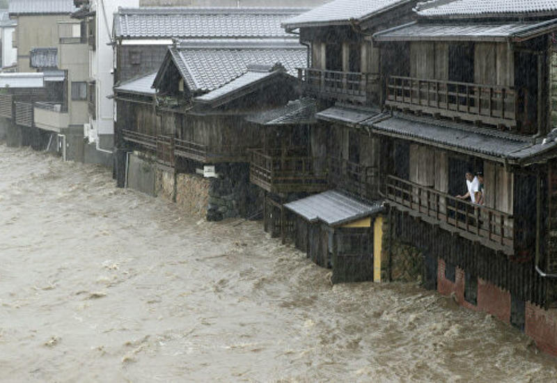Мощный тайфун в Японии привел к первым жертвам