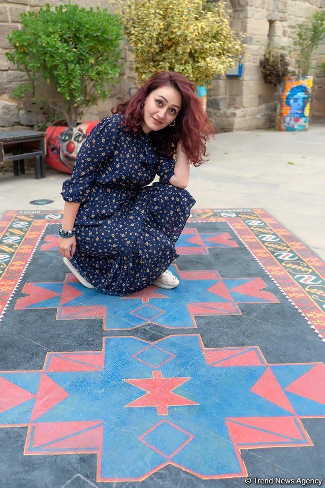 В Ичеришехер появились ковры Карабаха, Ширвана и Гянджи в стиле стрит-арт