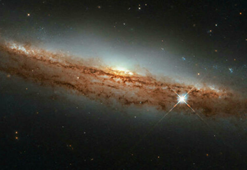 Опубликован снимок галактики в форме летающей тарелки