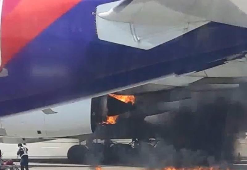 Двигатель самого большого серийного авиалайнера загорелся перед взлетом