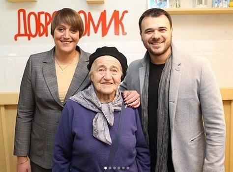 Эмин Агаларов открыл в Москве кафе, где пожилые люди смогут получать бесплатные обеды