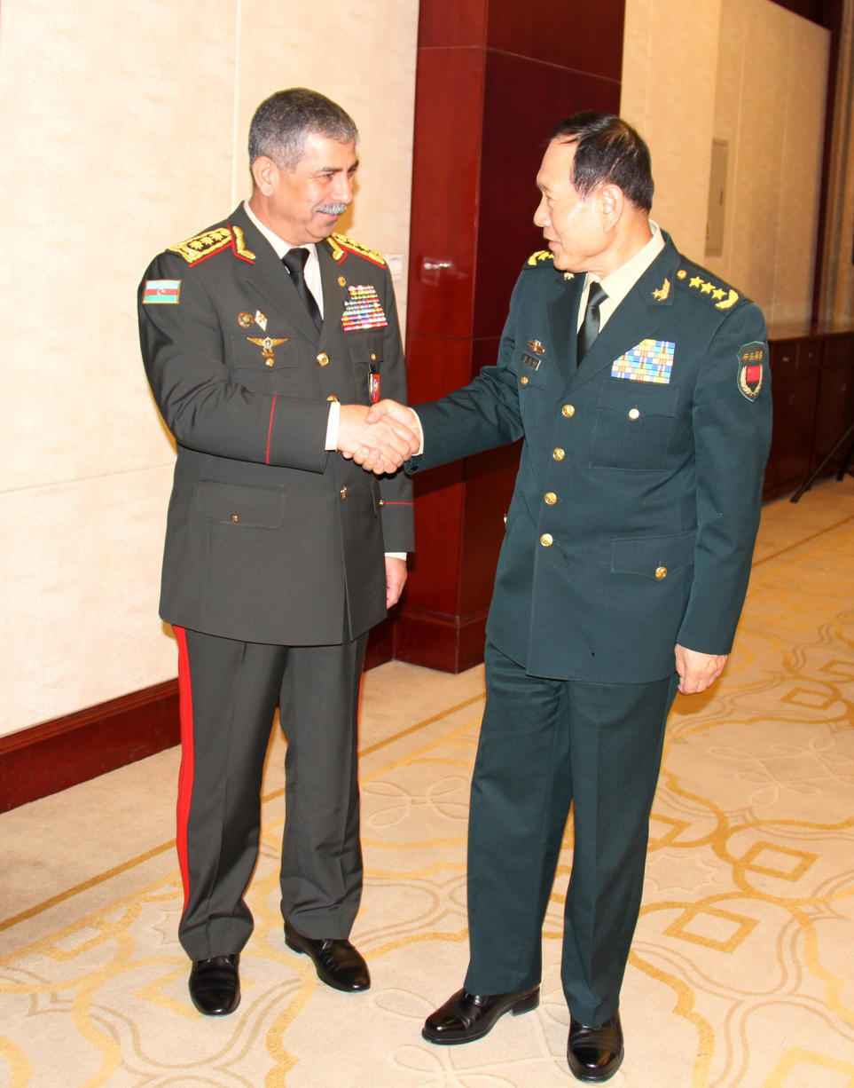 Закир Гасанов на переговорах с министром обороны Китая