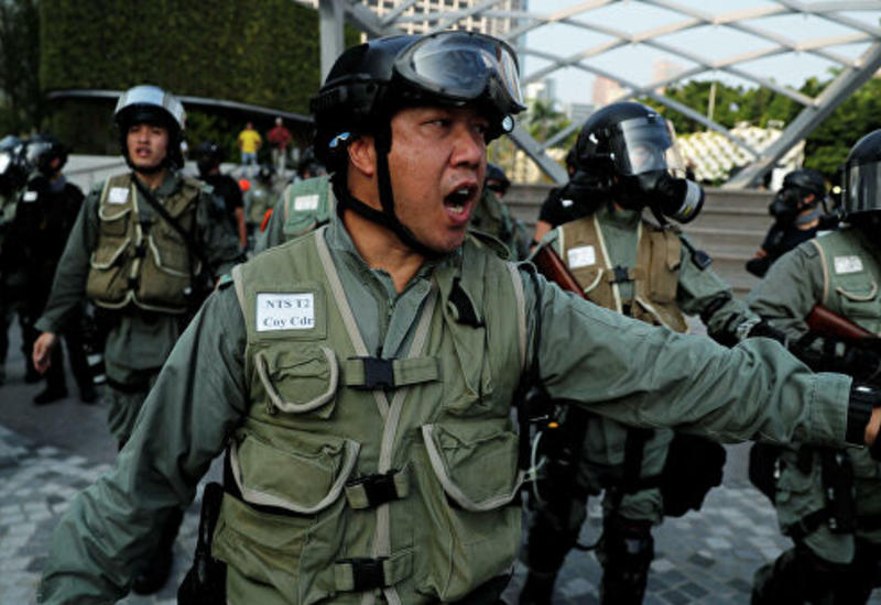 В Гонконге полиция применила слезоточивый газ при разгоне демонстрантов
