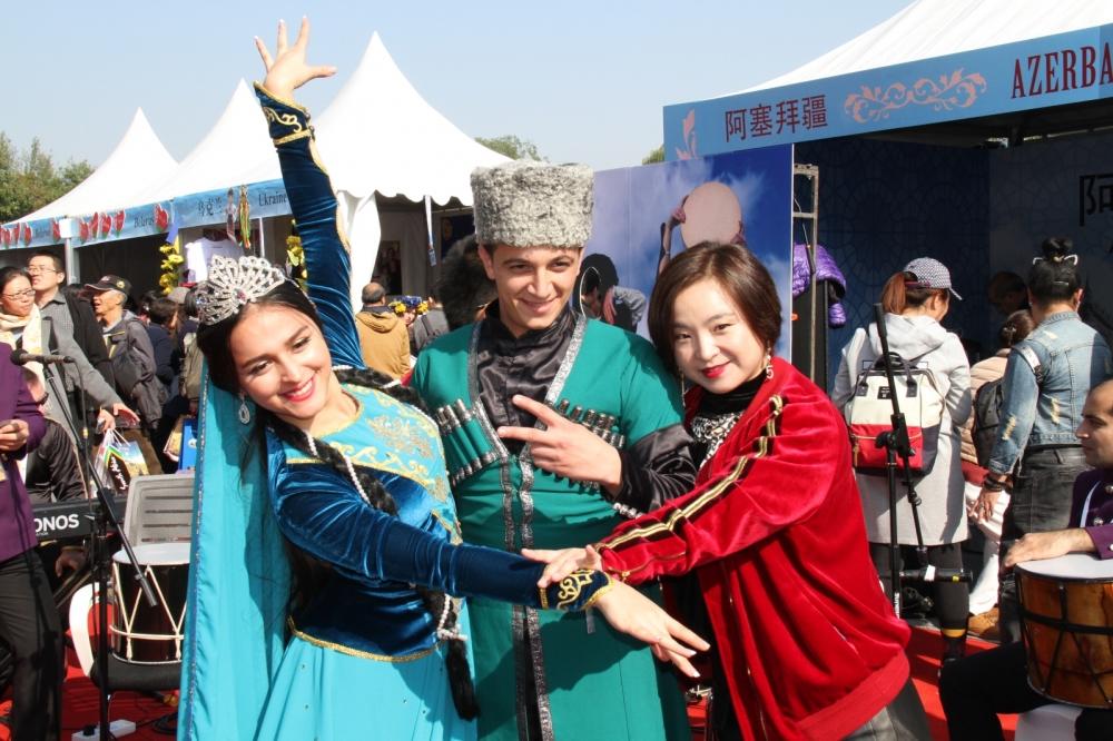 Азербайджан при поддержке Фонда Гейдара Алиева представлен на благотворительной ярмарке в Пекине