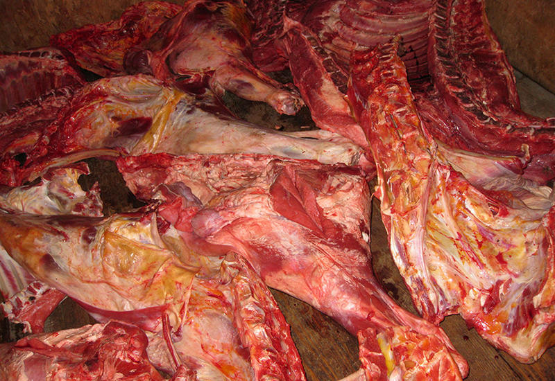 В Азербайджан не пустили десятки тысяч кг негодной мясной продукции
