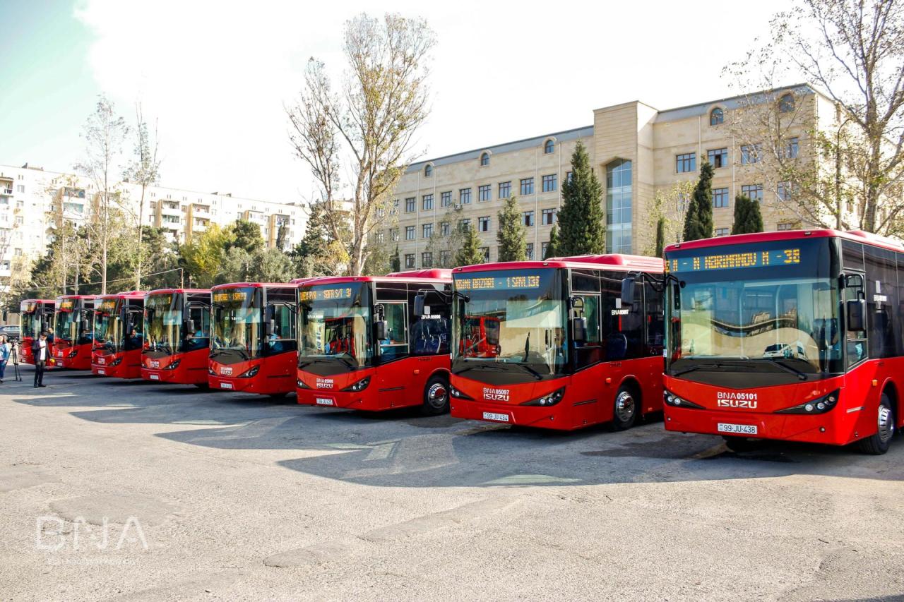 В Баку на одном из маршрутов пустят на линию новые автобусы