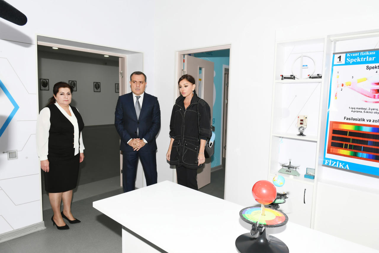 Первый вице-президент Мехрибан Алиева ознакомилась с условиями, созданными после капитального ремонта в школе-интернате номер 10 в Пиршаги