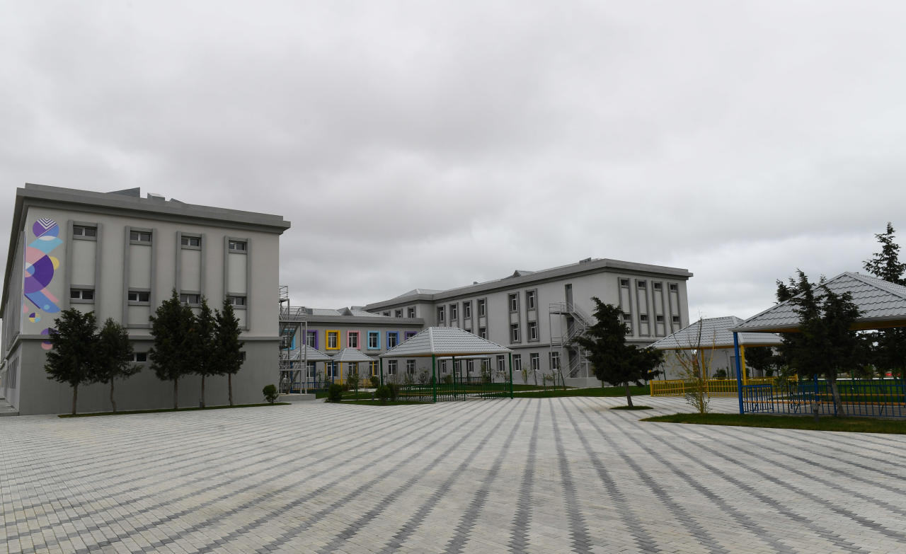 Первый вице-президент Мехрибан Алиева ознакомилась с условиями, созданными после капитального ремонта в школе-интернате номер 10 в Пиршаги