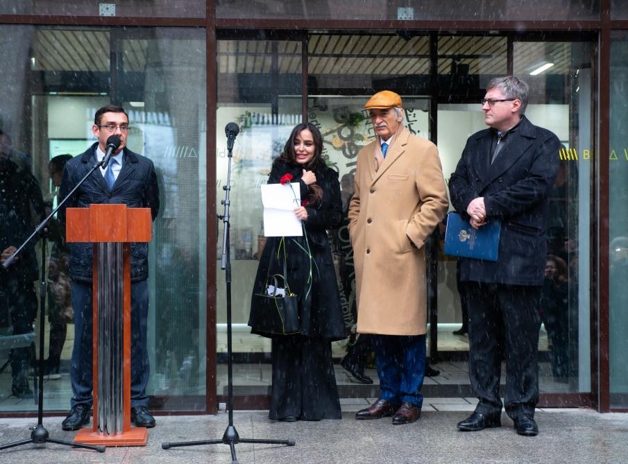 Вице-президент Фонда Гейдара Алиева Лейла Алиева приняла участие в открытии памятника великому азербайджанскому поэту Имадеддину Насими в Москве