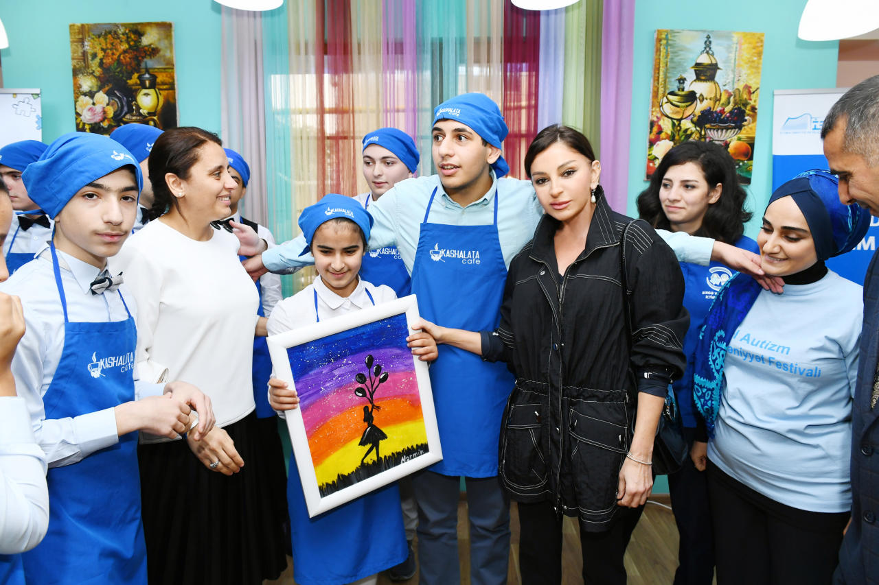 Первый вице-президент Мехрибан Алиева посетила Центр реабилитации детей с синдромом аутизма в Баку