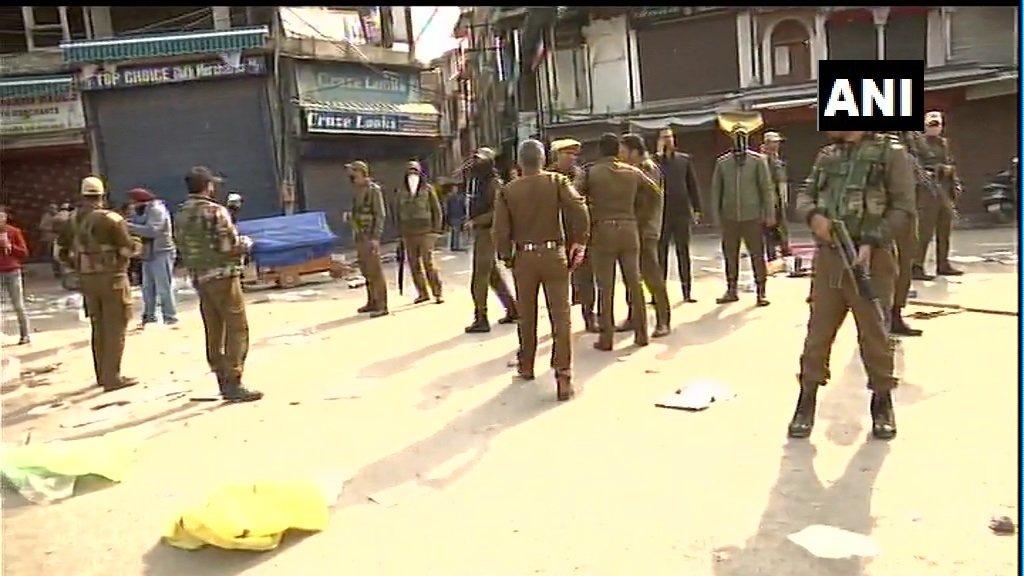 Террористы взорвали гранату на одном из рынков в Кашмире, есть раненые