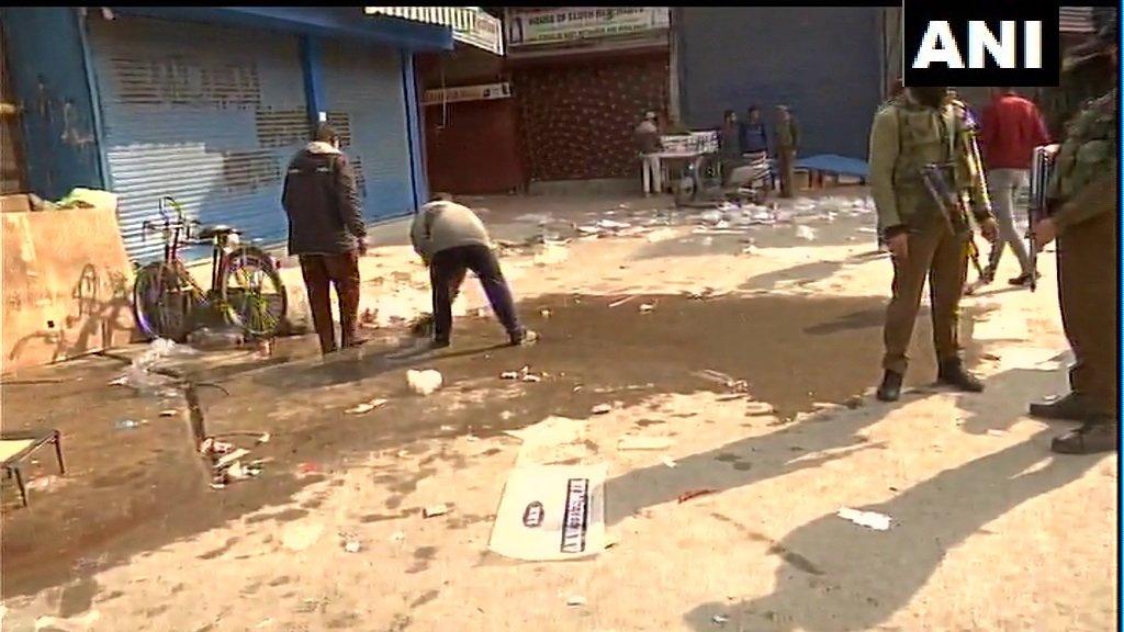Террористы взорвали гранату на одном из рынков в Кашмире, есть раненые
