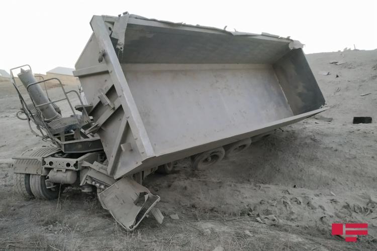 В Шамахы грузовик рухнул в овраг с 45-метровой высоты