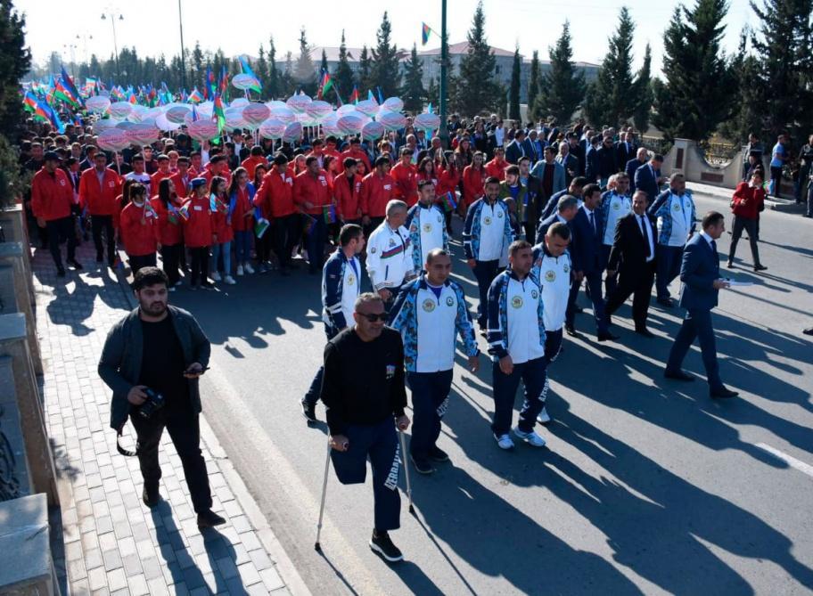 В Азербайджане прошел марш по случаю Дня Государственного флага
