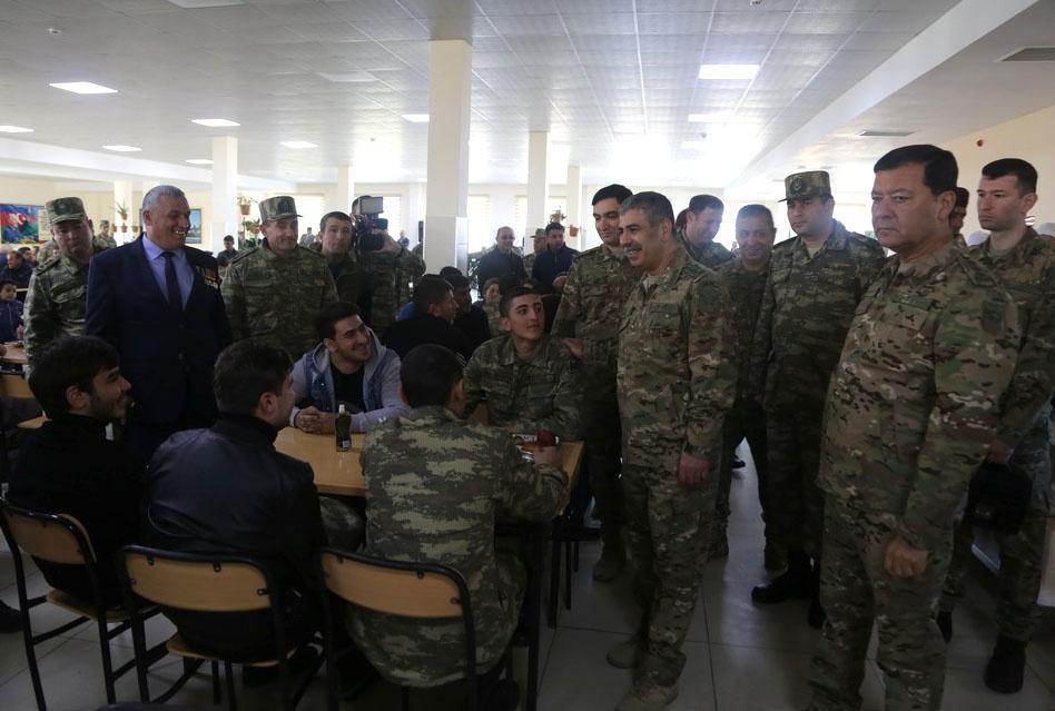 Закир Гасанов: Каждый азербайджанский солдат должен быть готовым проявить смелость в боях против оккупантов