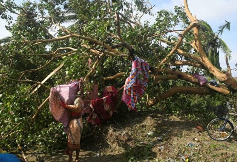 Бушующий в Индии циклон продолжает уносить жизни людей
