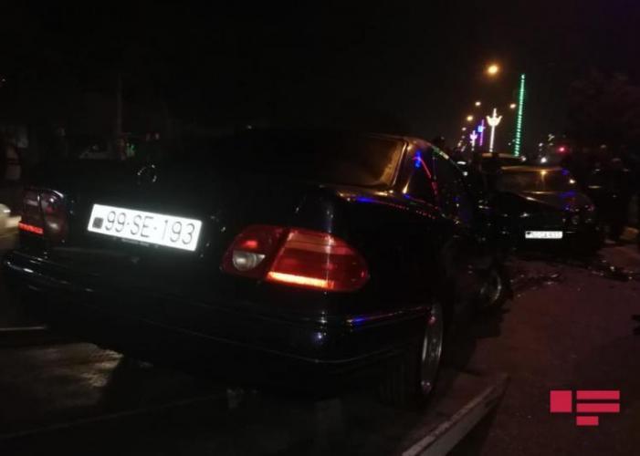 В Сумгайыте столкнулись 2 Mercedes, есть пострадавшие