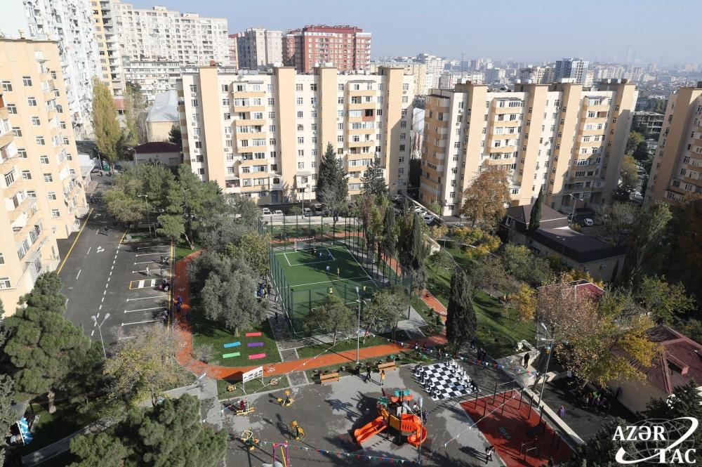 Вице-президент Фонда Гейдара Алиева Лейла Алиева приняла участие в открытии очередного двора, благоустроенного в рамках проекта "Наш двор"