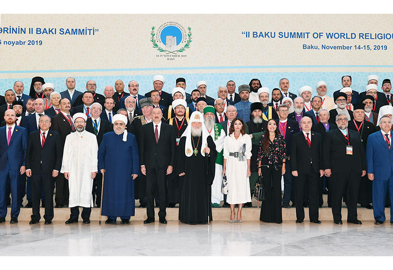 Президент Ильхам Алиев и Первая леди Мехрибан Алиева приняли участие во II Саммите мировых религиозных лидеров в Баку