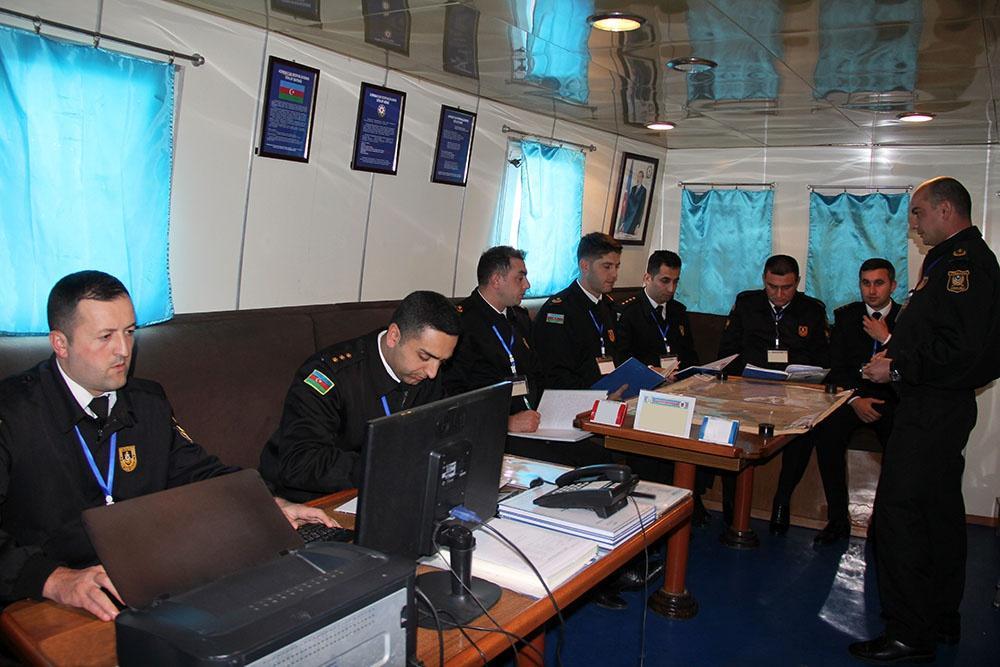 ВМС Азербайджана выполняют тактические задачи в оперативной зоне на Каспии