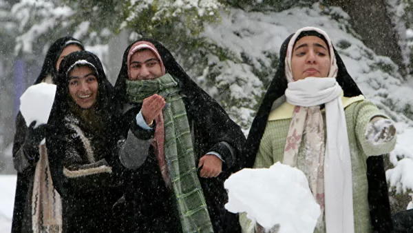 Сильный снегопад в Тегеране вынудил закрыть все школы