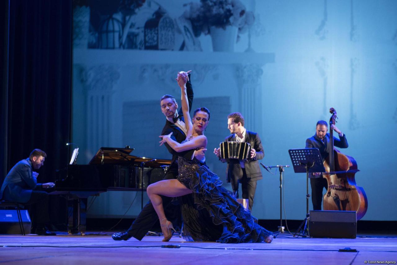 В Баку представили яркий музыкальный спектакль "Малена"