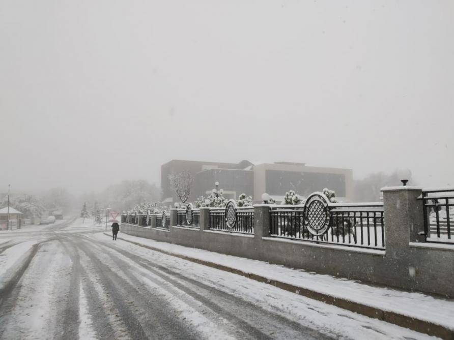 В Азербайджане выпал снег, температура опустилась ниже нуля