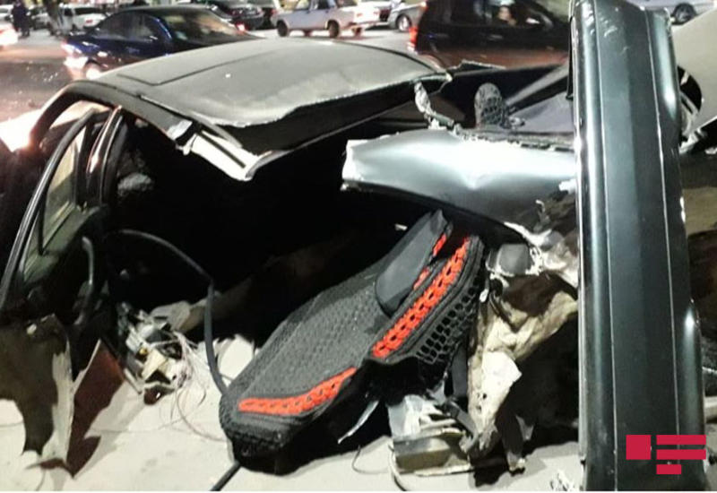 Тяжелое ДТП в Гяндже: Mercedes разорвало на части