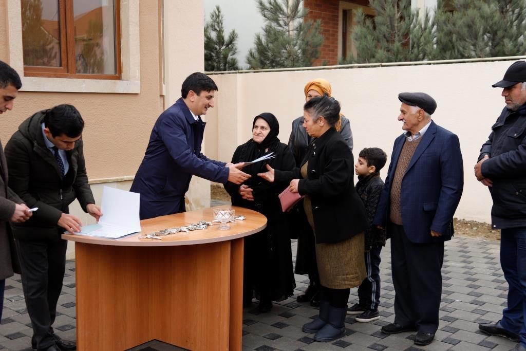 Семьи шехидов и инвалидов Карабахской войны получили 10 новых частных домов