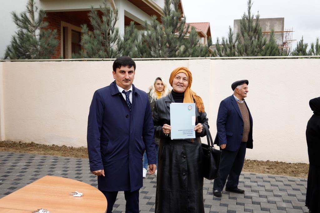 Семьи шехидов и инвалидов Карабахской войны получили 10 новых частных домов