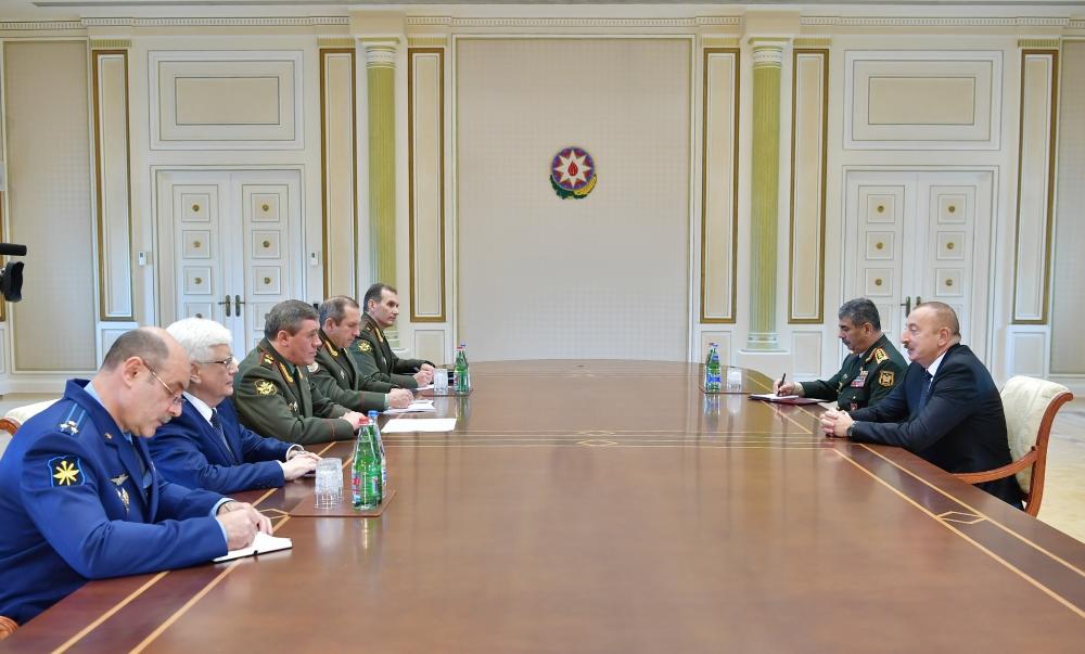 Президент Ильхам Алиев принял делегацию во главе с начальником Генштаба Вооружённых сил России