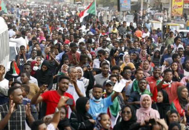 В Судане распустили партию свергнутого президента аль-Башира