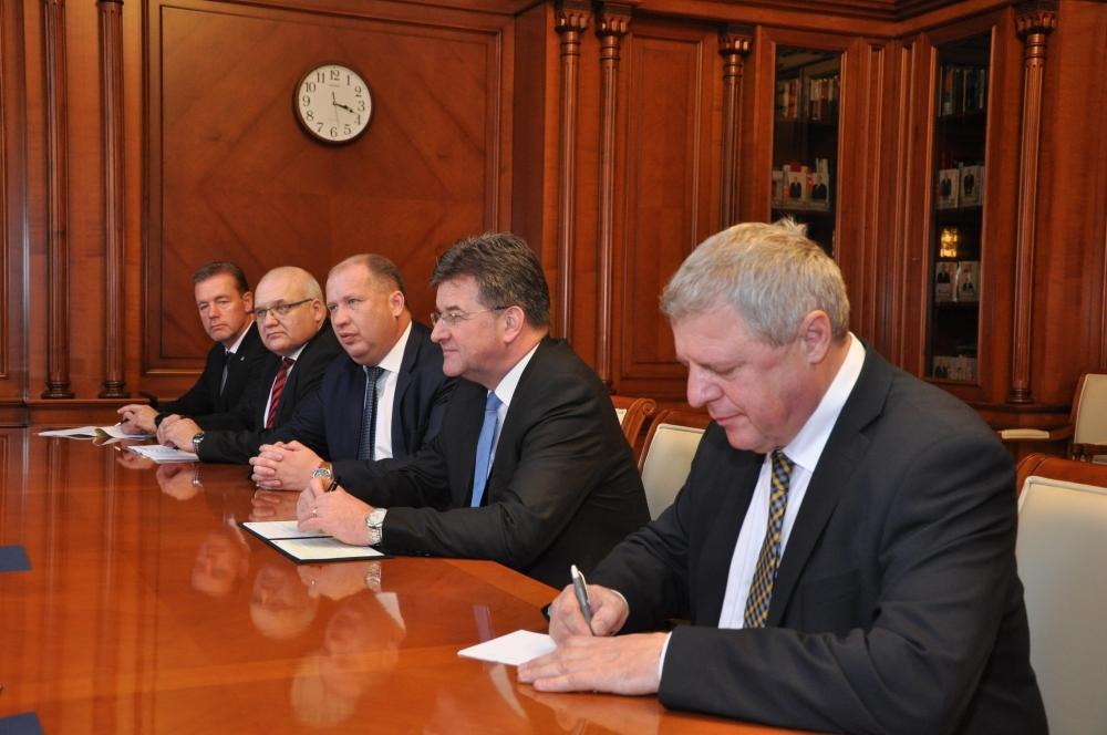 Премьер-министр Азербайджана встретился с главой МИД Словакии