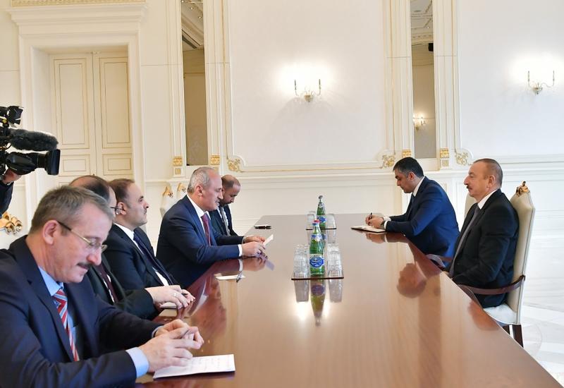 Президент Ильхам Алиев принял делегацию во главе с министром транспорта и инфраструктуры Турции