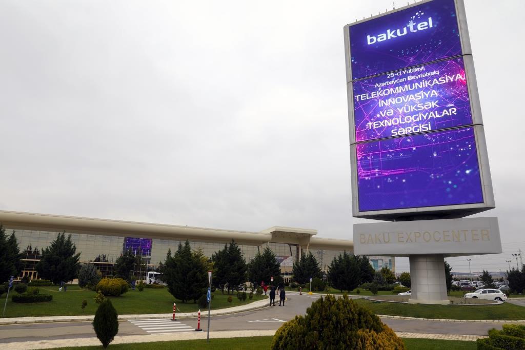 На выставке Bakutel Центр DOST оказывает гражданам услуги без регистрации