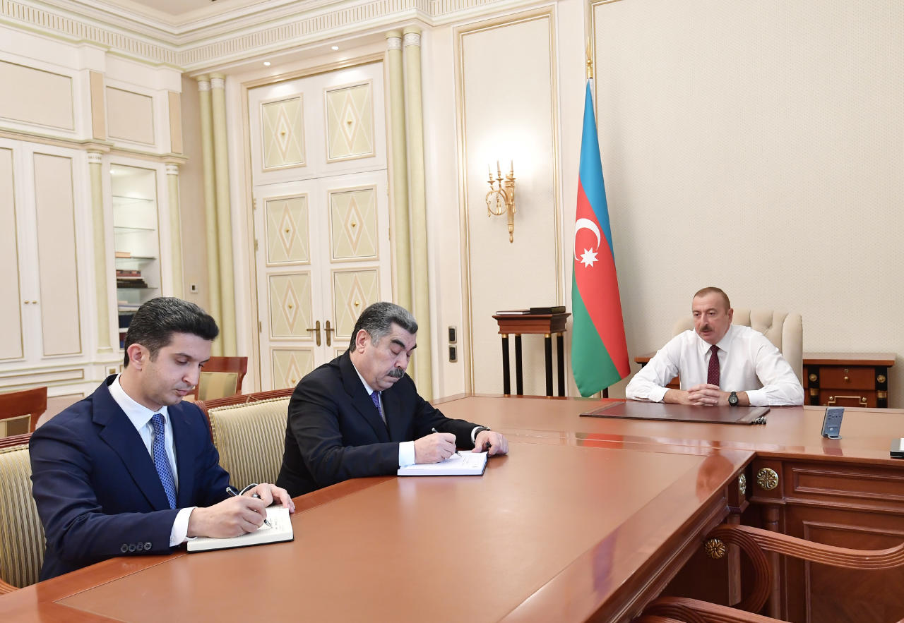 Президент Ильхам Алиев принял Рустама Халилова и Вугара Новрузова в связи с их назначением на должности глав Исполнительной власти Гаджигабульского района и города Нафталан