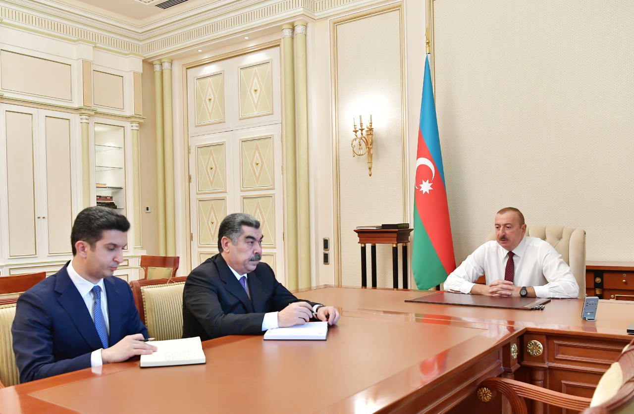 Президент Ильхам Алиев принял Рустама Халилова и Вугара Новрузова в связи с их назначением на должности глав Исполнительной власти Гаджигабульского района и города Нафталан