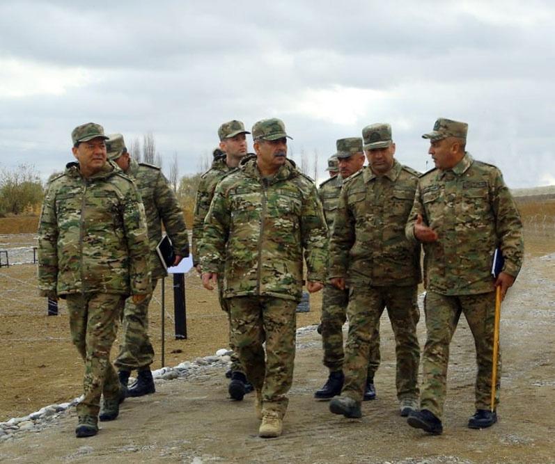 Закир Гасанов проверил боеготовность воинских частей в прифронтовой зоне